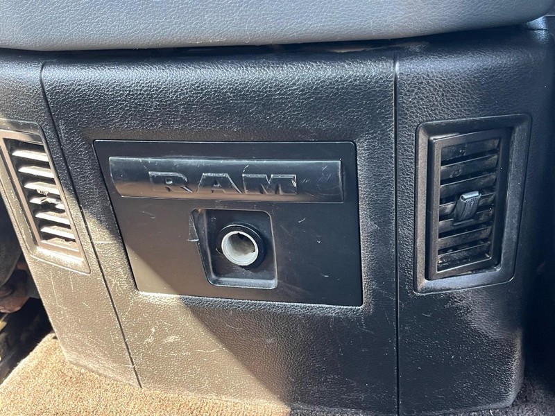 Ram 1500 Vehicle Full-screen Gallery Image 17