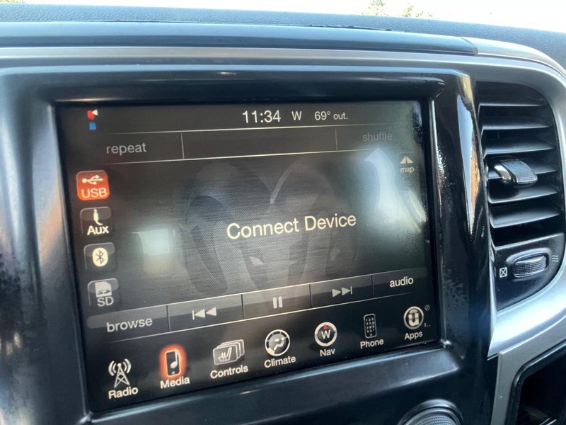 Ram 1500 Vehicle Full-screen Gallery Image 27