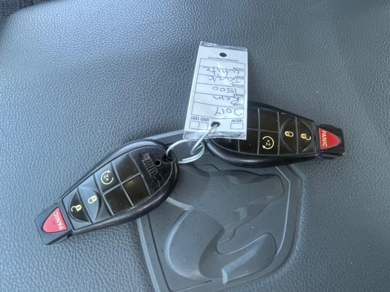 Ram 1500 Vehicle Full-screen Gallery Image 28