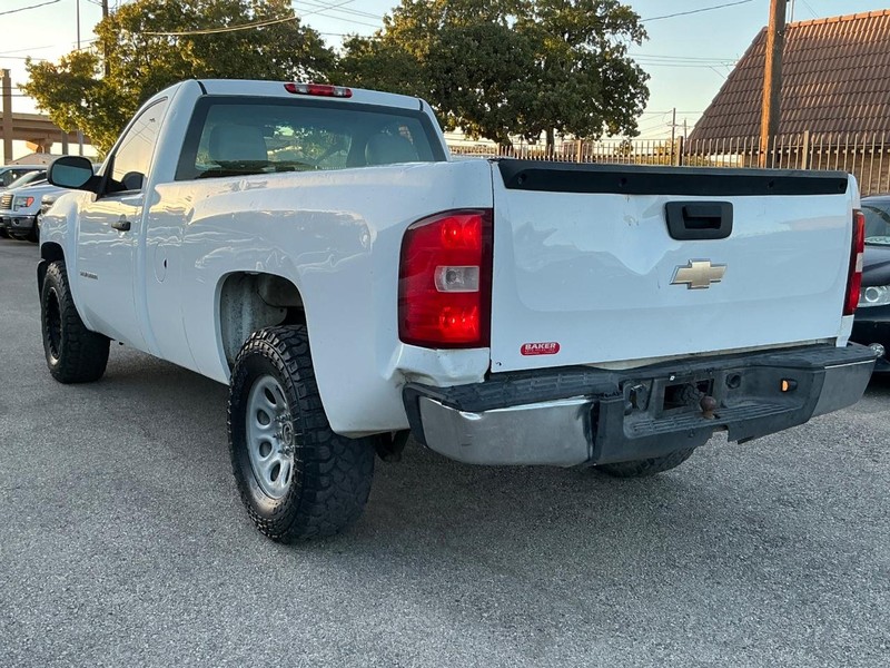 Chevrolet Silverado 1500 Vehicle Full-screen Gallery Image 02
