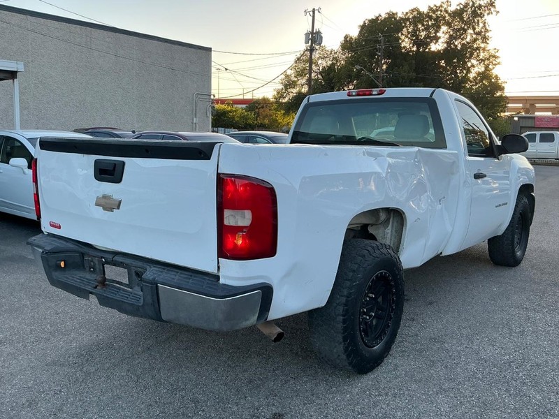 Chevrolet Silverado 1500 Vehicle Full-screen Gallery Image 03