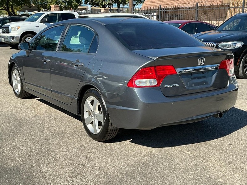 Honda Civic Sedan Vehicle Full-screen Gallery Image 02
