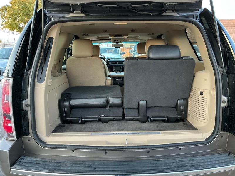 GMC Yukon Vehicle Full-screen Gallery Image 13