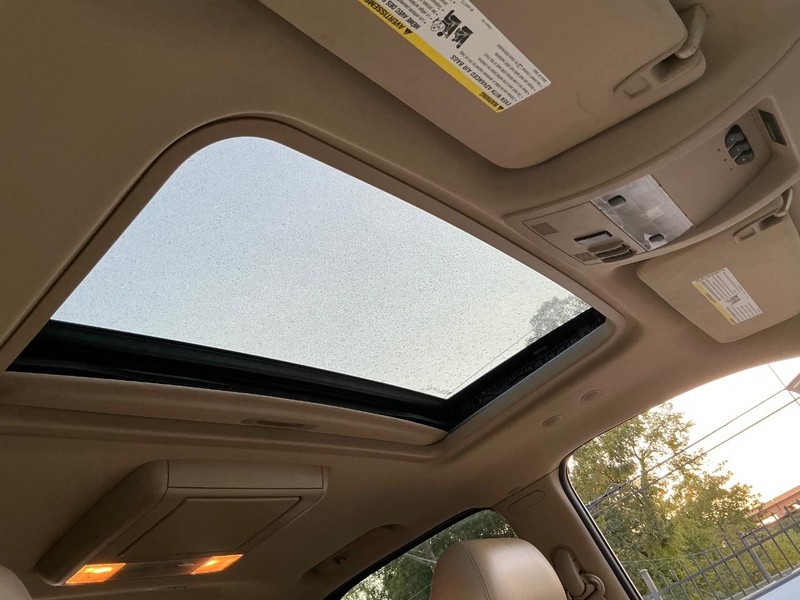 GMC Yukon Vehicle Full-screen Gallery Image 14