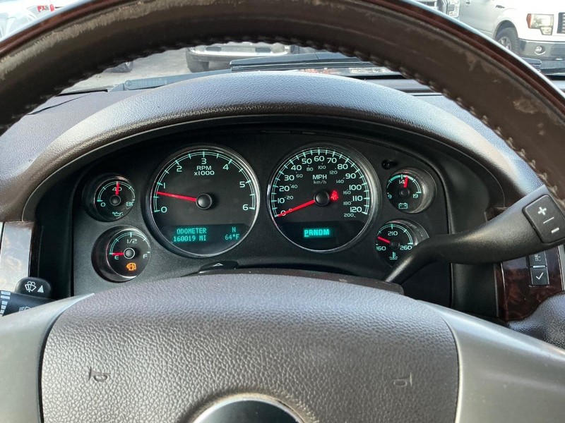 GMC Yukon Vehicle Full-screen Gallery Image 26