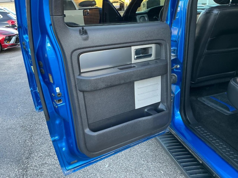 Ford F-150 Vehicle Full-screen Gallery Image 08