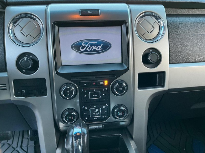 Ford F-150 Vehicle Full-screen Gallery Image 12