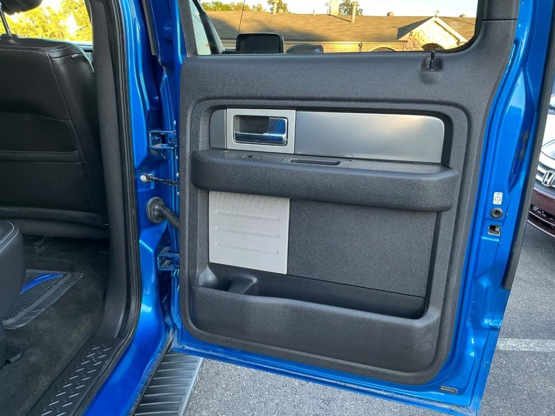 Ford F-150 Vehicle Full-screen Gallery Image 14