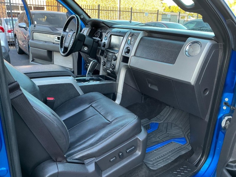 Ford F-150 Vehicle Full-screen Gallery Image 18