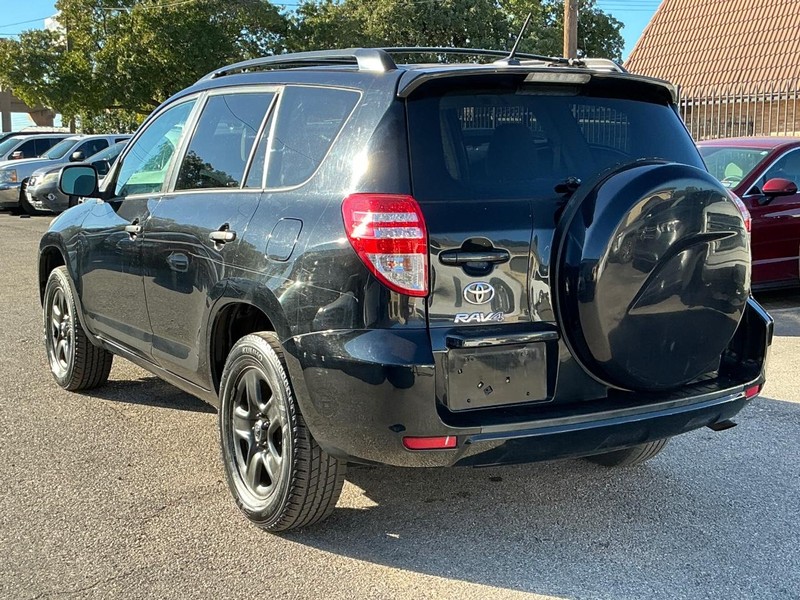 Toyota RAV4 Vehicle Full-screen Gallery Image 02