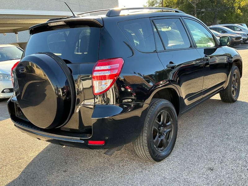 Toyota RAV4 Vehicle Full-screen Gallery Image 03