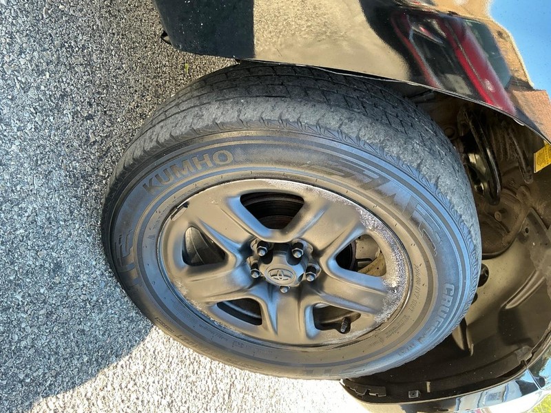 Toyota RAV4 Vehicle Full-screen Gallery Image 21