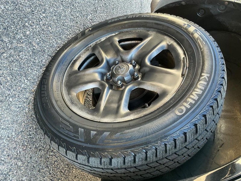 Toyota RAV4 Vehicle Full-screen Gallery Image 22