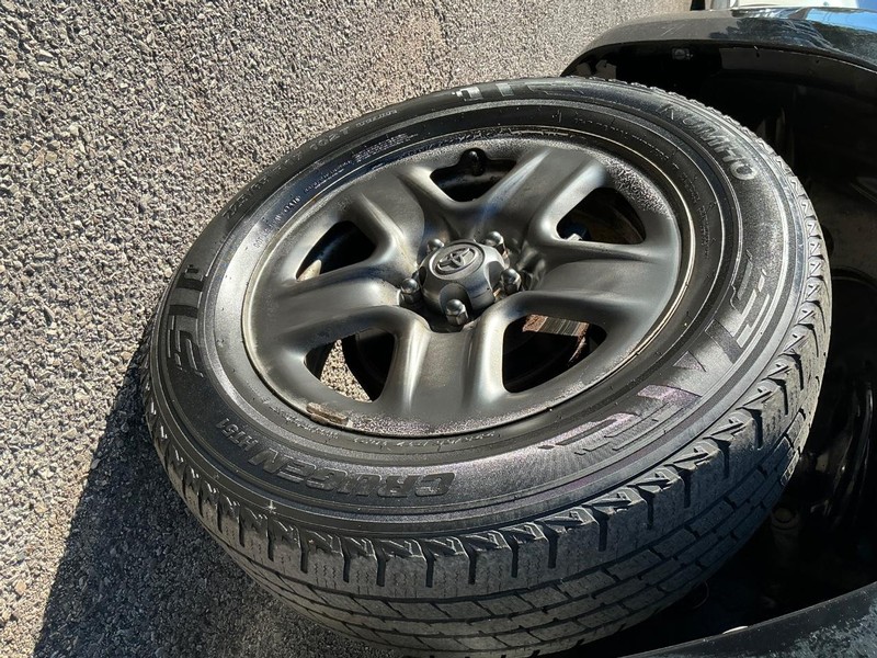 Toyota RAV4 Vehicle Full-screen Gallery Image 24