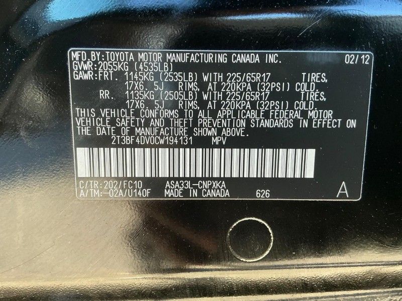 Toyota RAV4 Vehicle Full-screen Gallery Image 25