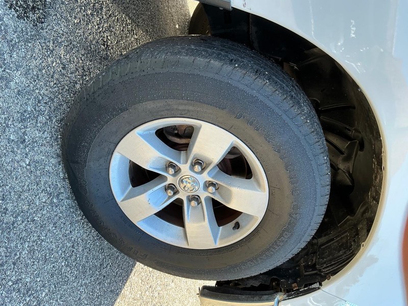 Ram 1500 Vehicle Full-screen Gallery Image 09