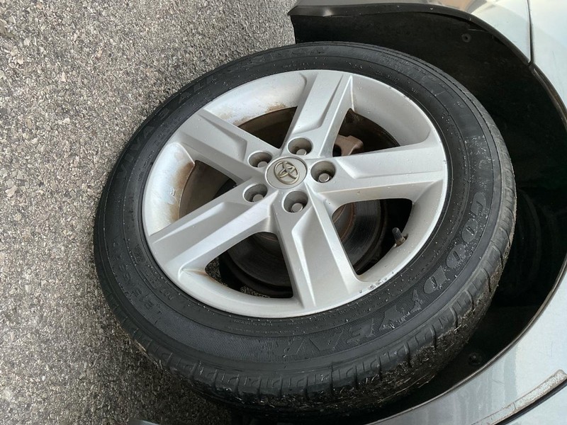 Toyota Camry Vehicle Full-screen Gallery Image 21