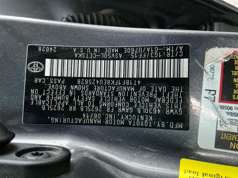 Toyota Camry Vehicle Full-screen Gallery Image 24