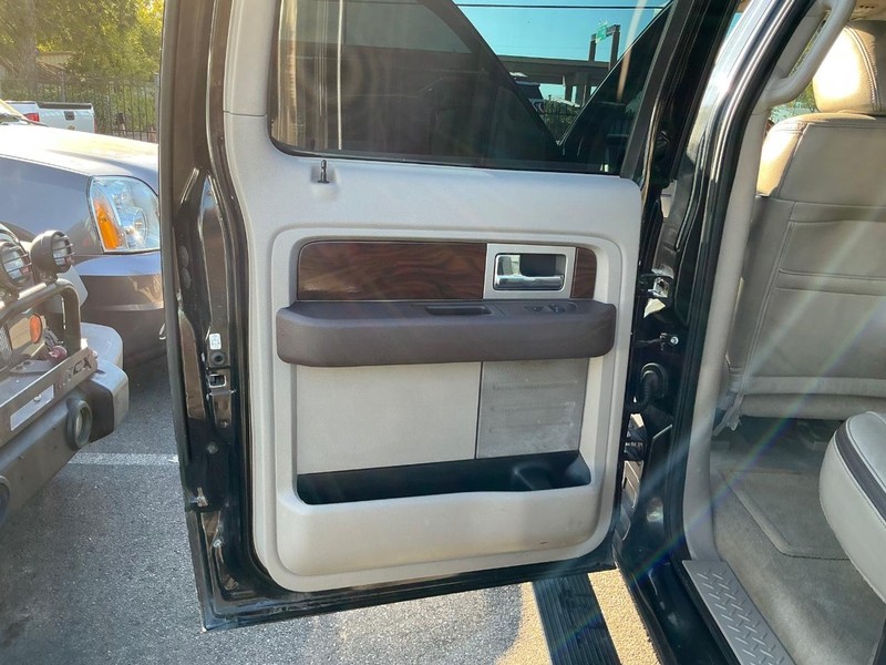 Ford F-150 Vehicle Full-screen Gallery Image 07