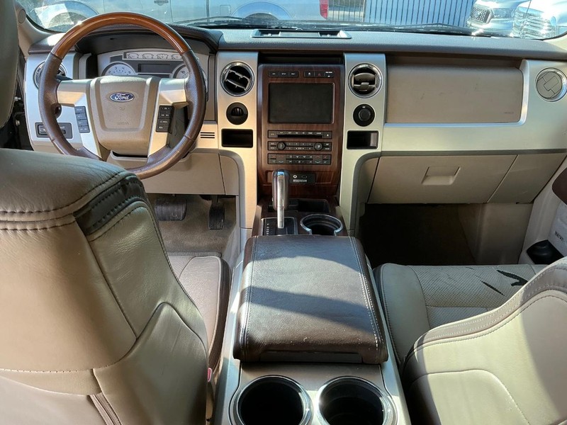 Ford F-150 Vehicle Full-screen Gallery Image 09