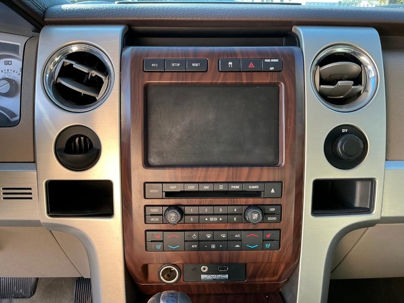 Ford F-150 Vehicle Full-screen Gallery Image 11