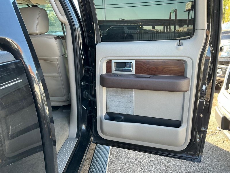 Ford F-150 Vehicle Full-screen Gallery Image 12