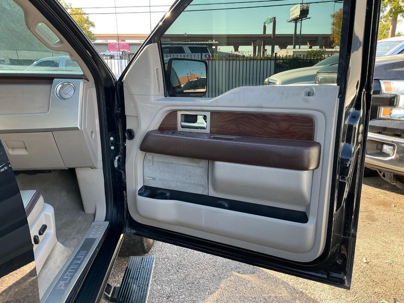 Ford F-150 Vehicle Full-screen Gallery Image 14