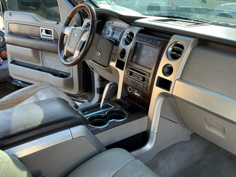 Ford F-150 Vehicle Full-screen Gallery Image 16