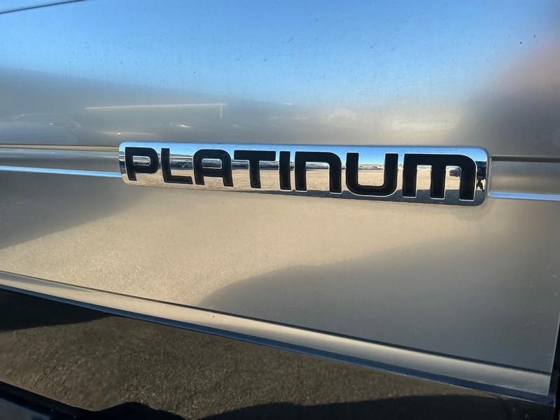 Ford F-150 Vehicle Full-screen Gallery Image 19