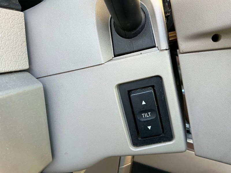 Ford F-150 Vehicle Full-screen Gallery Image 23