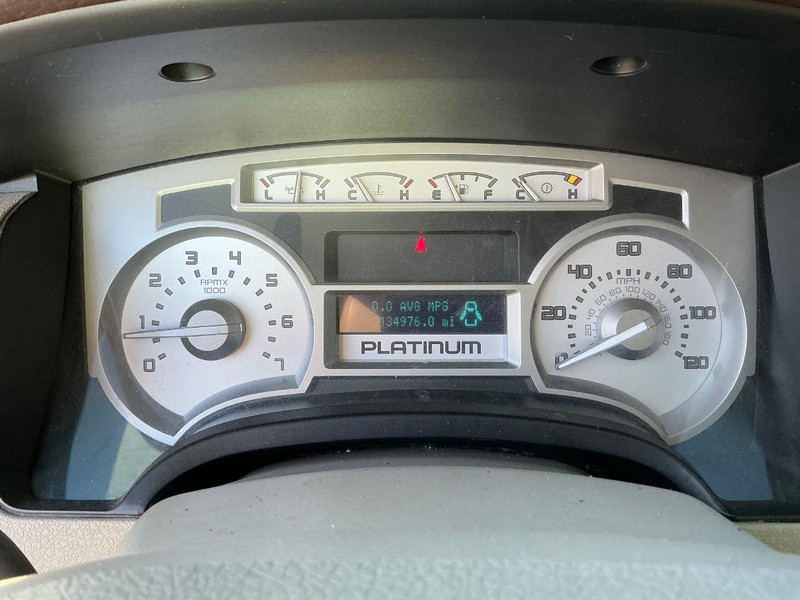 Ford F-150 Vehicle Full-screen Gallery Image 24