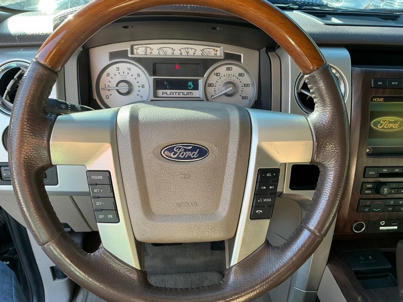 Ford F-150 Vehicle Full-screen Gallery Image 25