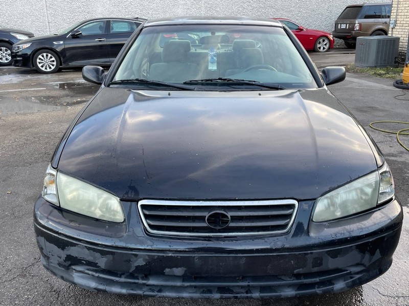 Toyota Camry Vehicle Full-screen Gallery Image 07