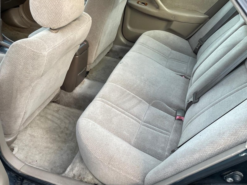 Toyota Camry Vehicle Full-screen Gallery Image 13