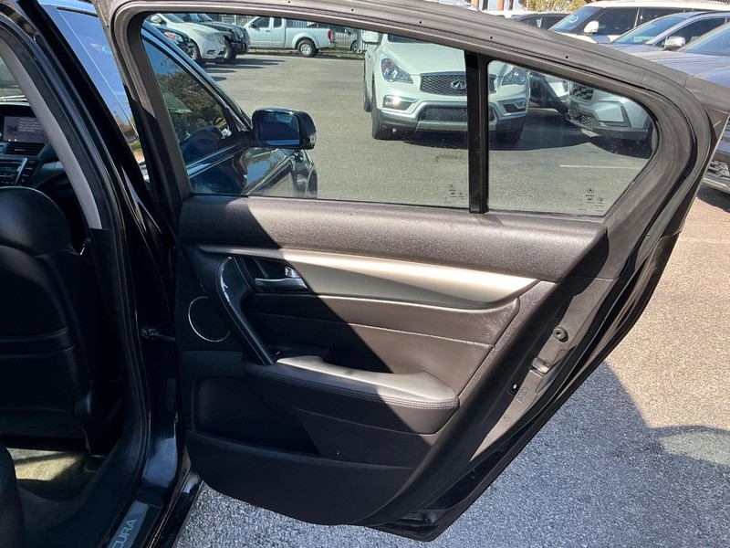 Acura TL Vehicle Full-screen Gallery Image 11