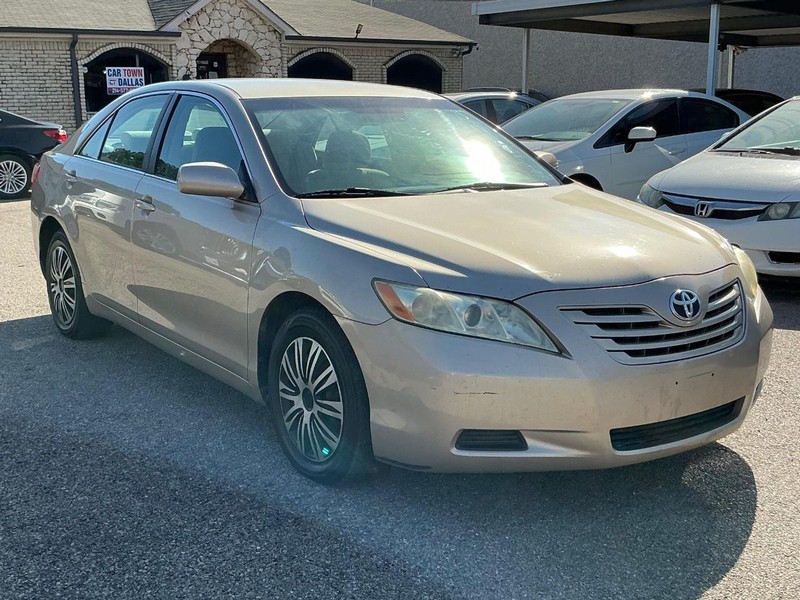 Toyota Camry Vehicle Full-screen Gallery Image 04