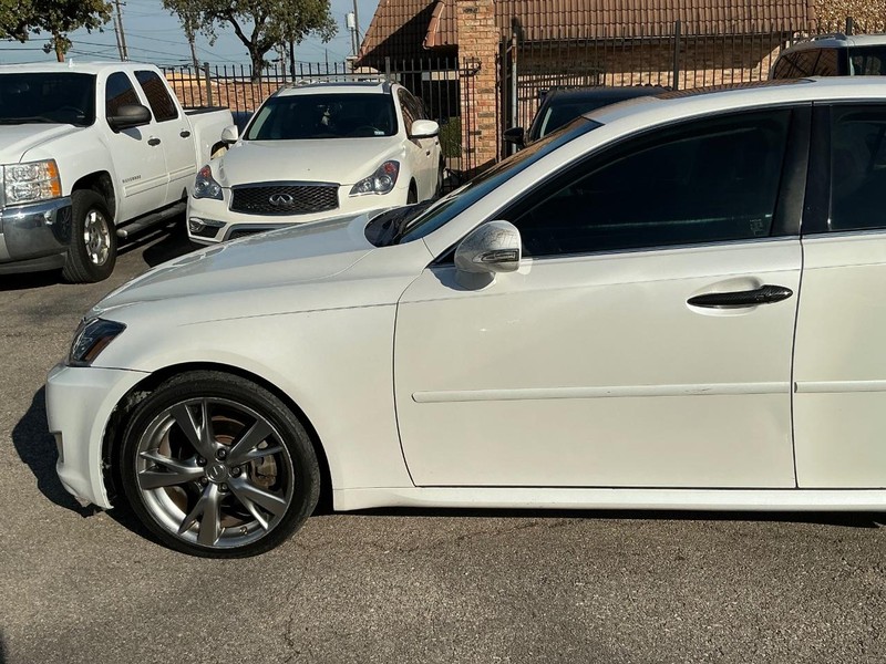 Lexus IS 250 Vehicle Full-screen Gallery Image 02