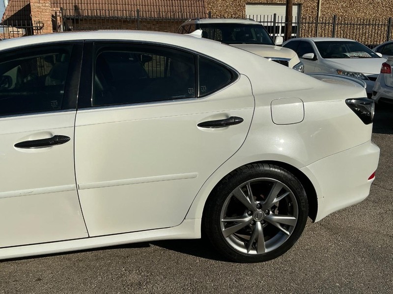 Lexus IS 250 Vehicle Full-screen Gallery Image 03