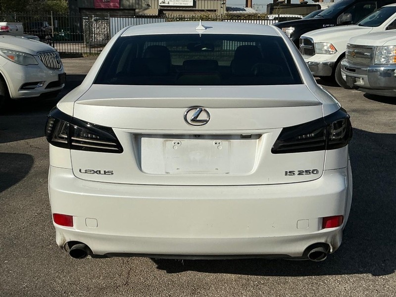 Lexus IS 250 Vehicle Full-screen Gallery Image 06