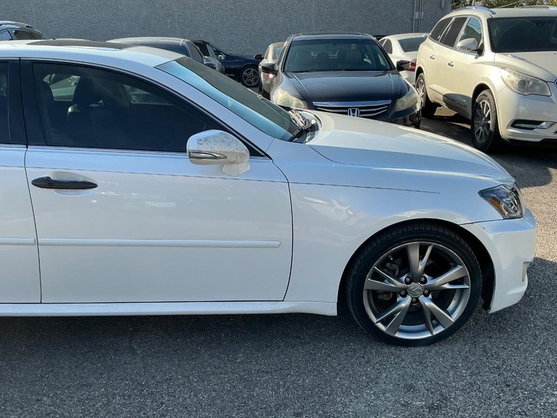 Lexus IS 250 Vehicle Full-screen Gallery Image 09