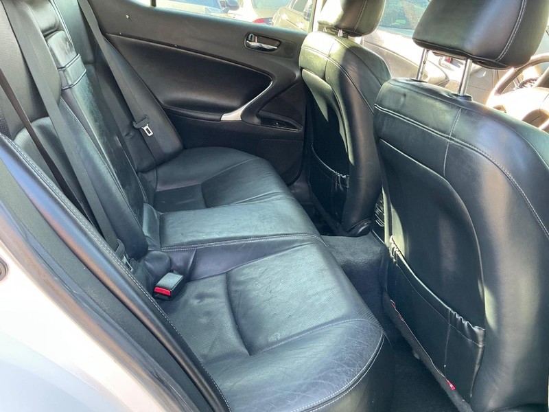 Lexus IS 250 Vehicle Full-screen Gallery Image 19