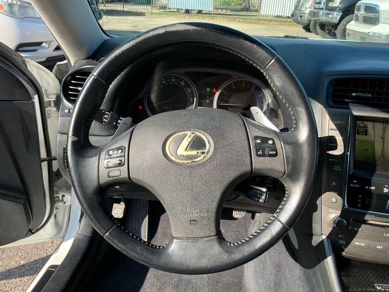 Lexus IS 250 Vehicle Full-screen Gallery Image 24