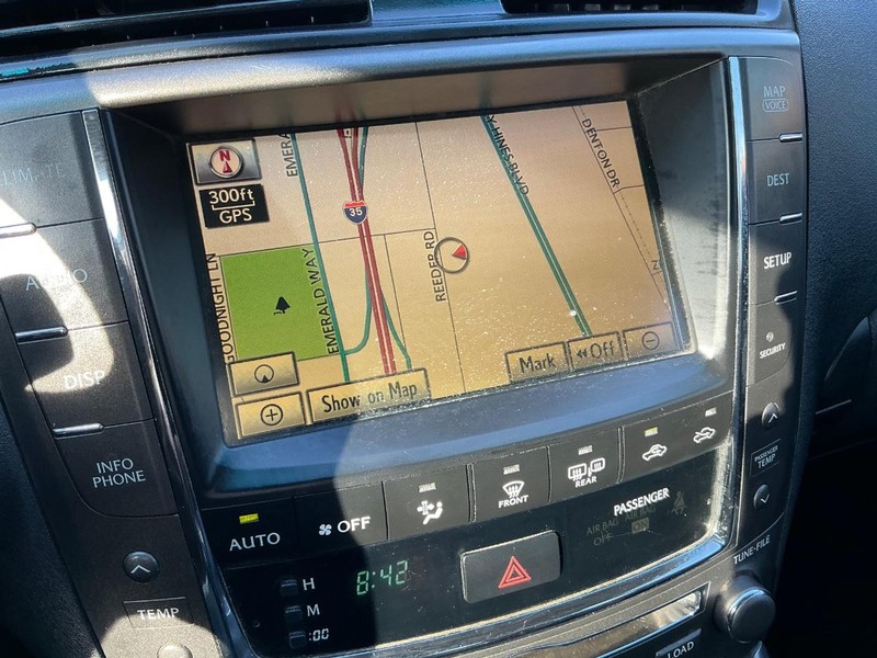 Lexus IS 250 Vehicle Full-screen Gallery Image 26