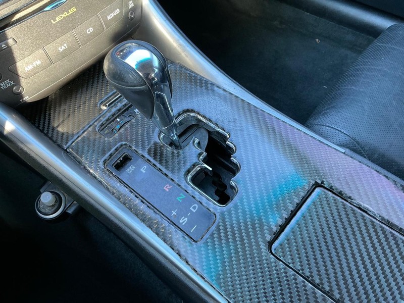 Lexus IS 250 Vehicle Full-screen Gallery Image 27