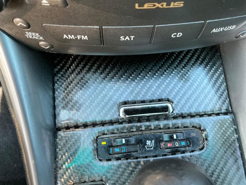 Lexus IS 250 Vehicle Full-screen Gallery Image 28