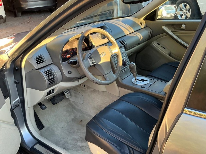 INFINITI G35 Sedan Vehicle Full-screen Gallery Image 06