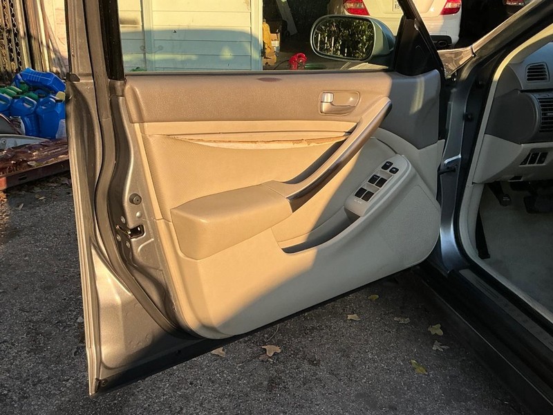 INFINITI G35 Sedan Vehicle Full-screen Gallery Image 07