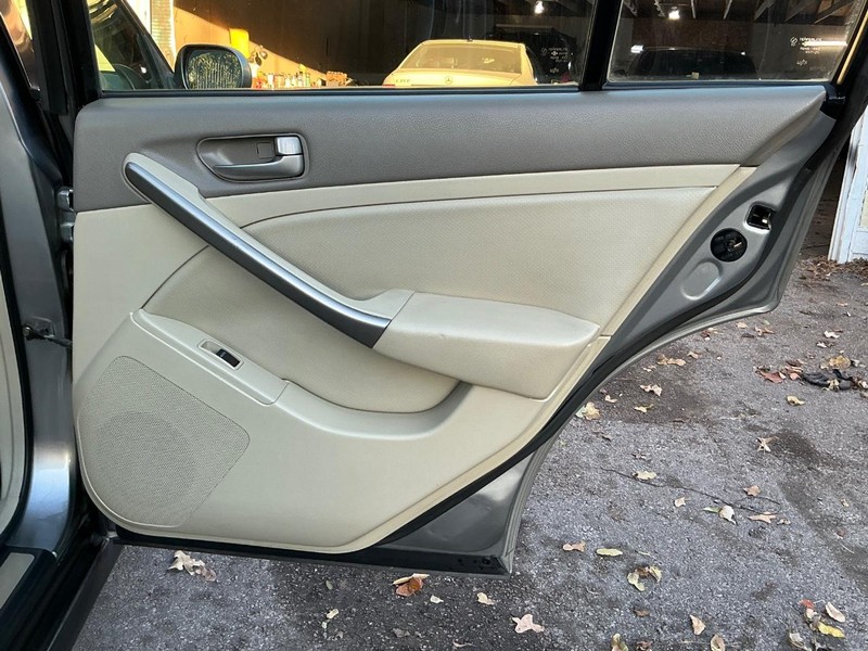 INFINITI G35 Sedan Vehicle Full-screen Gallery Image 13