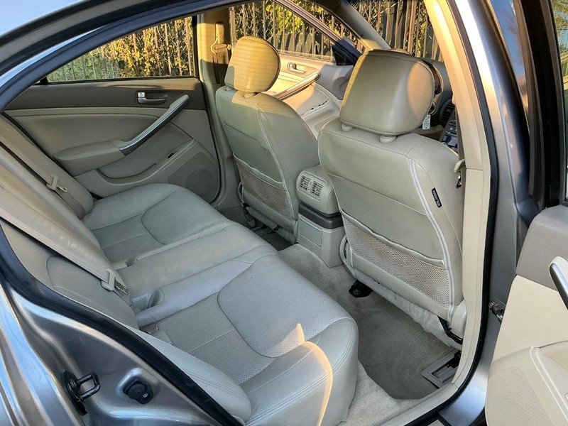 INFINITI G35 Sedan Vehicle Full-screen Gallery Image 14