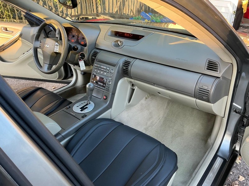 INFINITI G35 Sedan Vehicle Full-screen Gallery Image 17